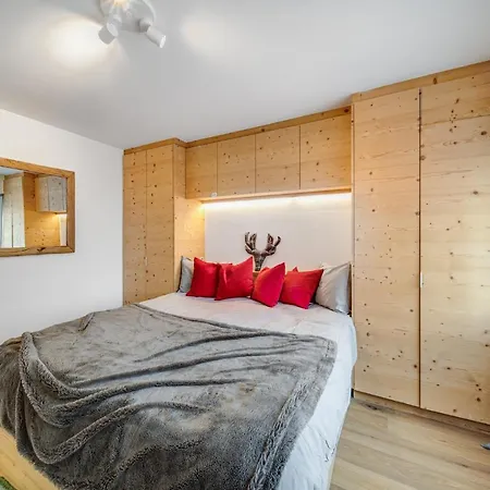 In The Heart Of Crans, Fireplace And Parking Daire